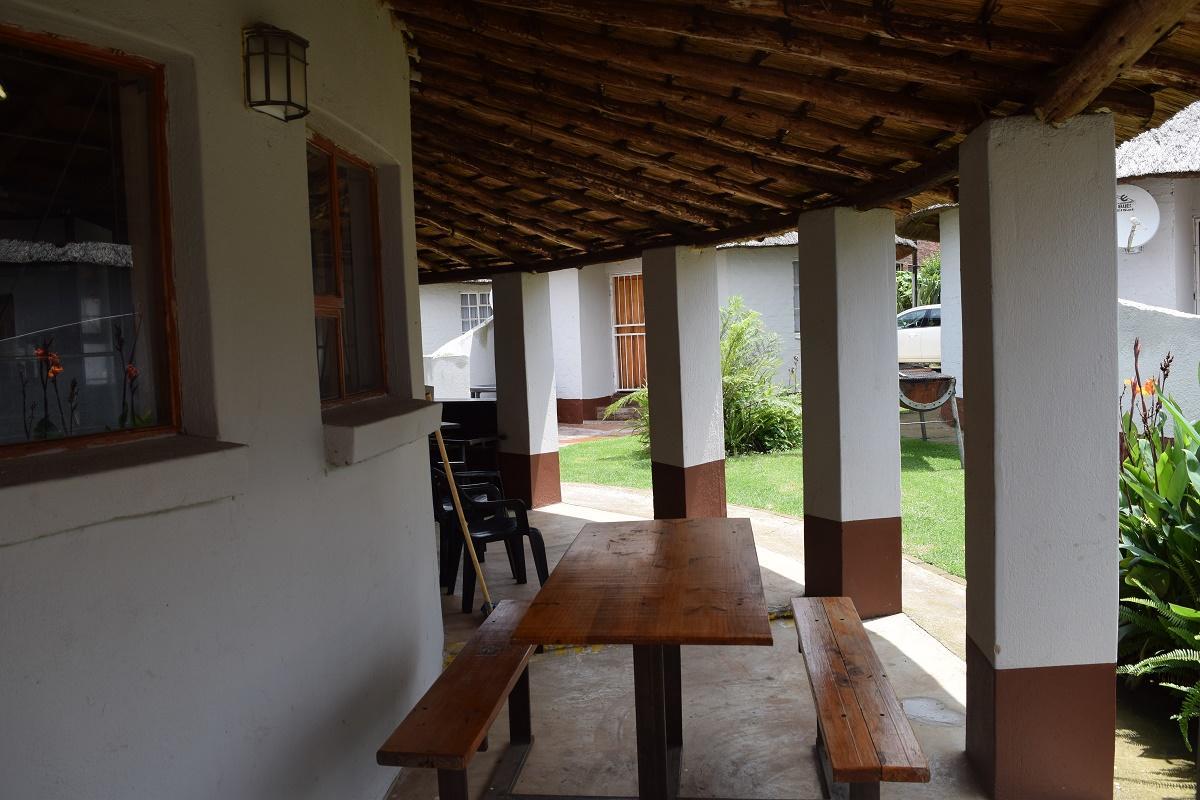 Sheri'S Lodge & Backpackers Граскоп Екстериор снимка